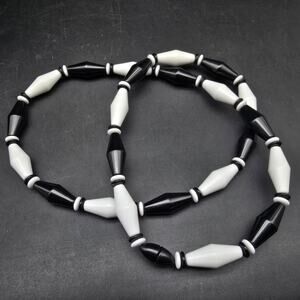 Avon 1989 Classic Lines Necklace Black White Plastic Beaded Vintage